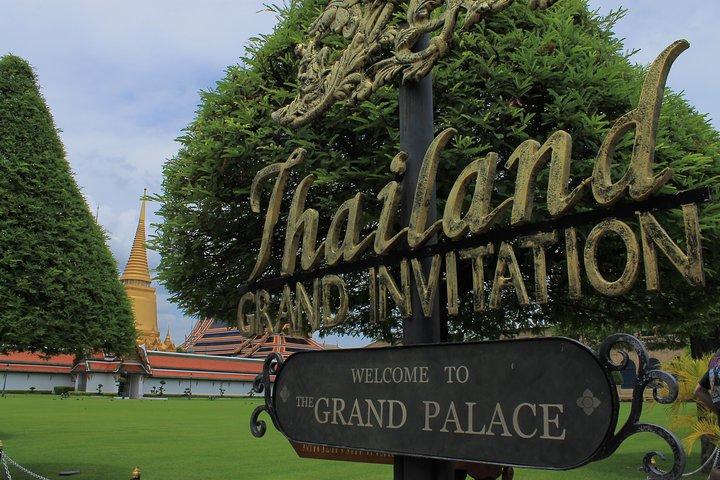 Bangkok: City Highlights Temple and Market Walking Tour