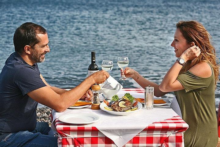 Santorini Highlights Private Tour 6 hours, pick up/ drop included