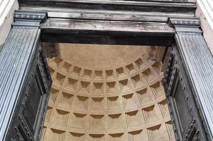 Pantheon: Tour with Archaeologist of the best preserved Roman work