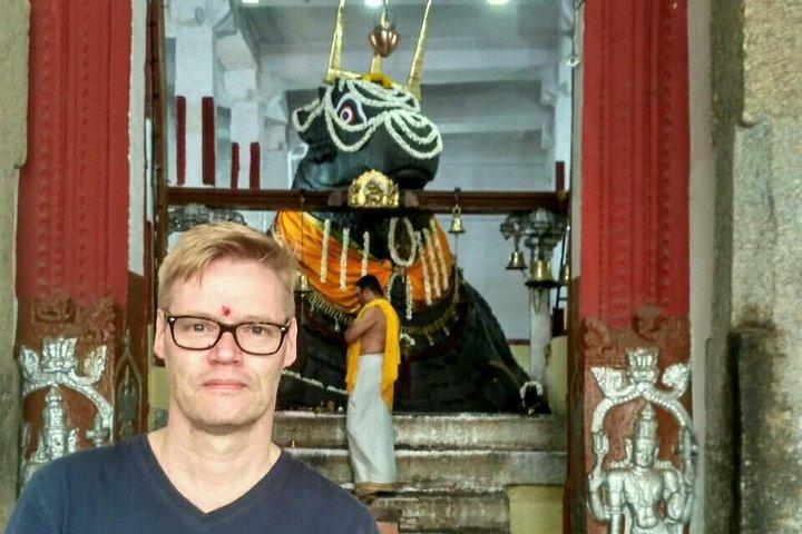 Sacred Bull walking tour in Bangalore with guide