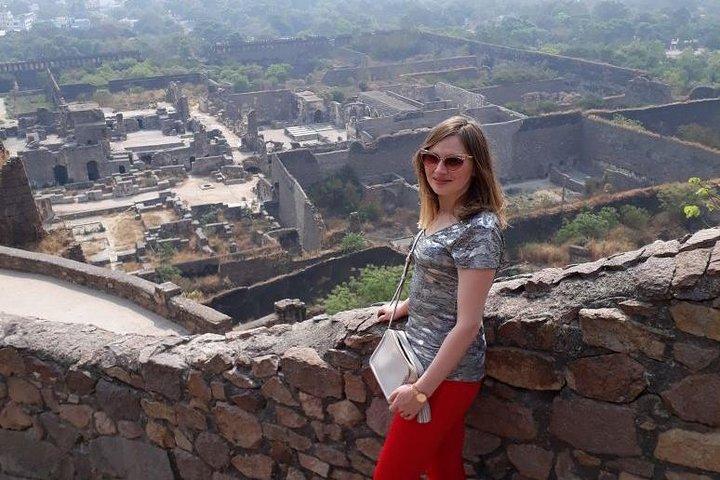 Half day Hyderabad tour to Golkonda fort & Qutub Shahi tombs in private car