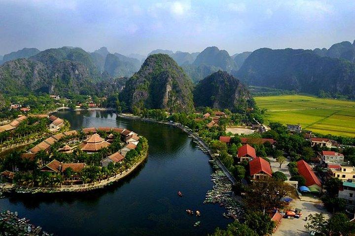 Tam Coc – Hoa Lu Ancient Capital Day Tour