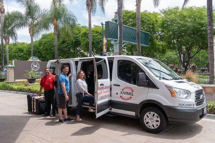 Shared Airport Arrival Transfer: LAX International Airport to Anaheim, Buena Park or Garden Grove