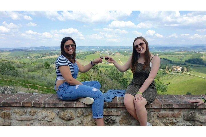 Horseback Riding and Winery Lunch Experience in San Gimignano