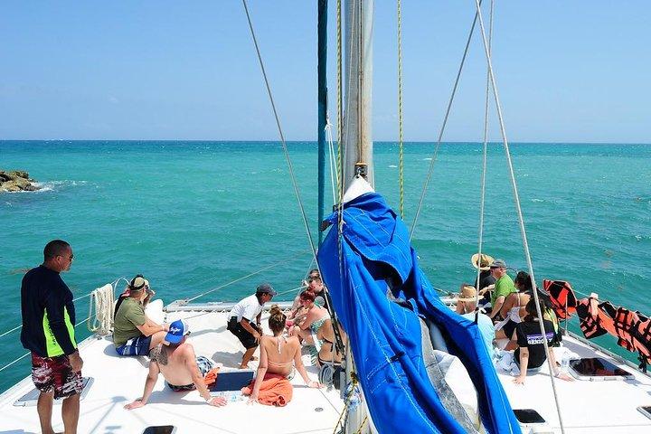 Catamaran Sail and Snorkeling Tour with Open Bar in Puerto Morelos