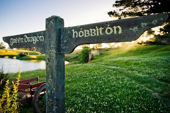Private Auckland to Rotorua Tour via Hobbiton Movie Set