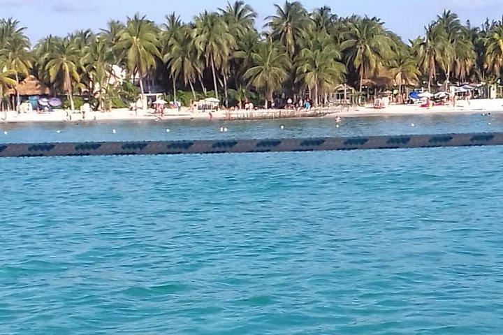 Enjoy an amazing day in Isla Mujeres with snorkeling food, drinks