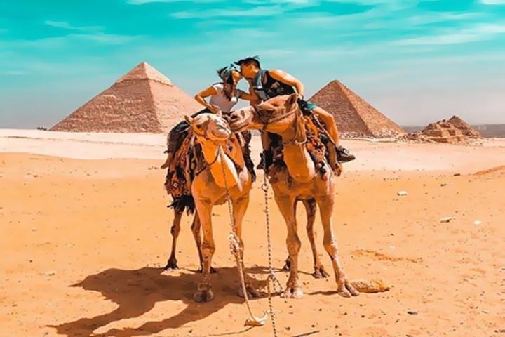 Private Guided Tour for Families to Saqqara Dahshur and Giza including Camel Ride and Lunch from Cairo