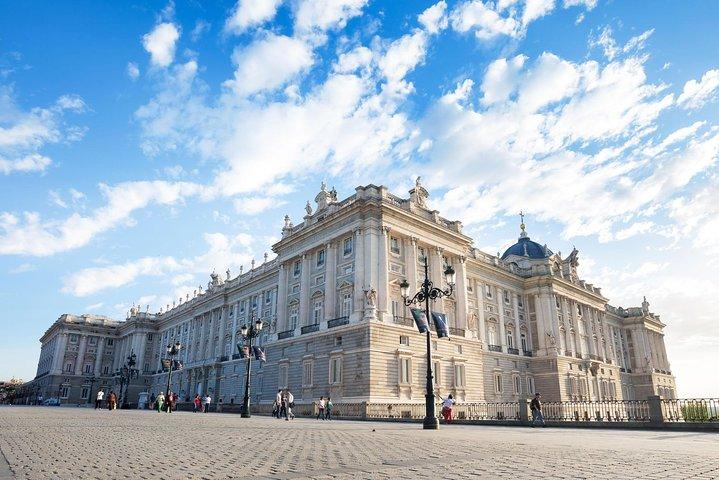 Madrid Royal Palace Professional Guided Tour with Skip the Line