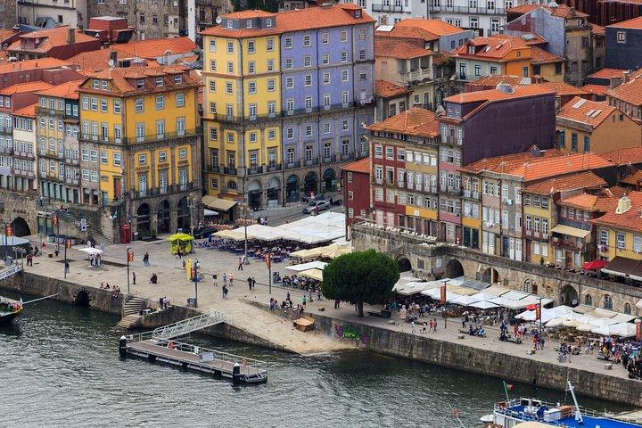 Private Lisbon to Porto Transfer: 3 Must-See Stops Included