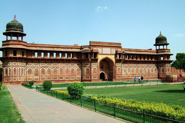 Same Day Agra Tour With Taj Mahal from Bangalore By Return Flights