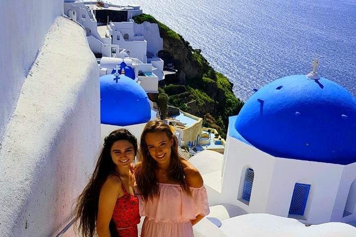 Private Oia Panoramic Scenes: Embrace the most picturesque village of Santorini!