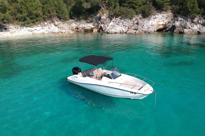 Private speedboat tour to the islands
