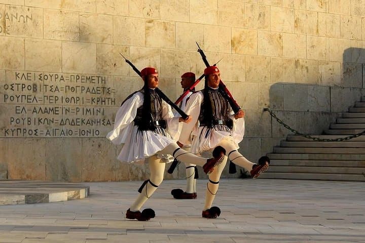 Athens city Tour (4hrs) combined with Piraeus Port Cruise Terminal transfers