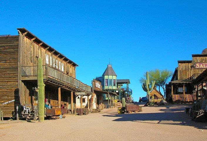 Small Group Apache Trail Day Tour with Dolly Steamboat from Phoenix