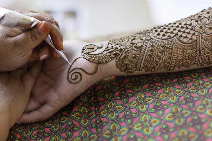 Traditional HENNA ART TATTOO with a local Amazigh henna artist