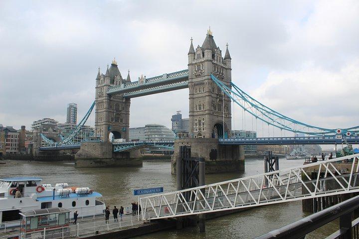 Heathrow Airport to Central London Private Round Trip Transfer