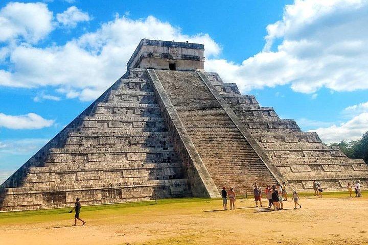 Amazing tour to Chichen Itza, 2 Sacred Cenotes and Valladolid