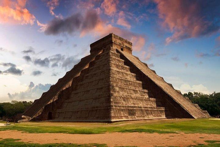 Amazing tour to Chichen Itza, 2 Sacred Cenotes and Valladolid