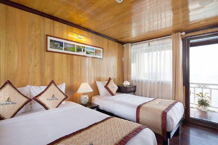 Bai Tu Long boutique & budget cruise 2D: Kayaking, swimming at pristine palaces