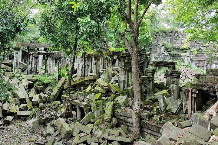 2-Days Private Tour in Angkor Sunrise, Banteay Srei and Beng Mealea Temple