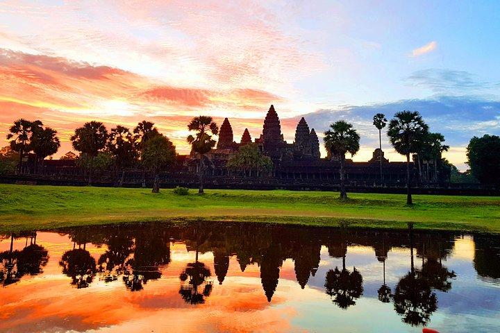 2-Days Private Tour in Angkor Sunrise, Banteay Srei and Beng Mealea Temple