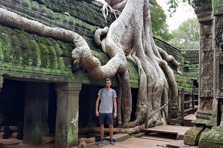 2-Days Private Tour in Angkor Sunrise, Banteay Srei and Beng Mealea Temple