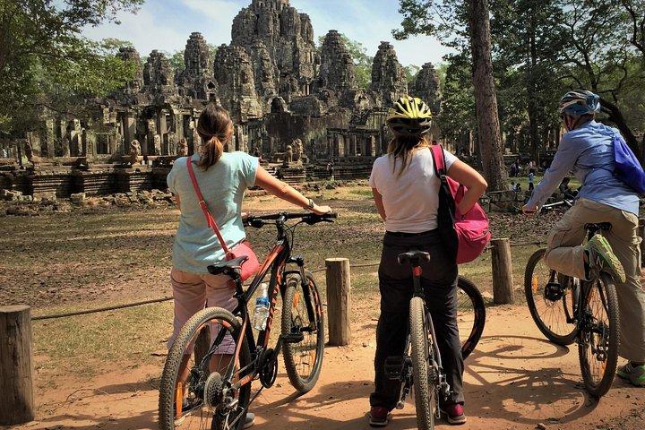 Private Grand tour temples by VIP biking