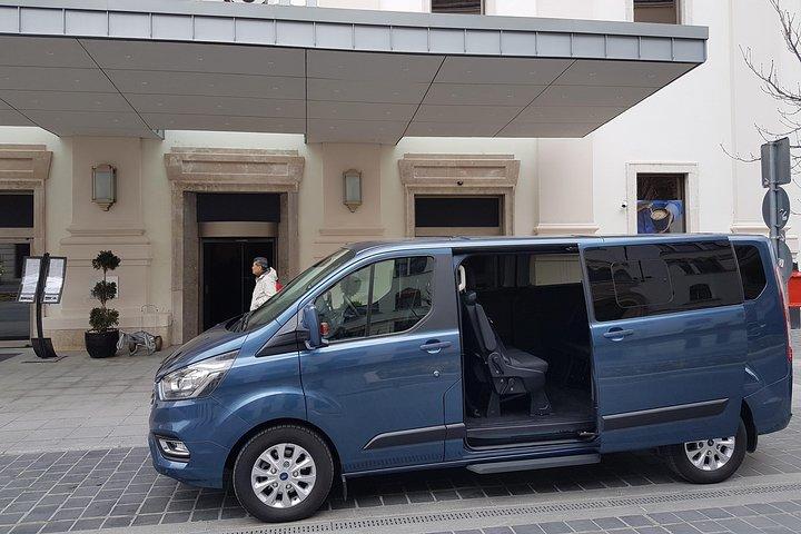 Private transfer from Vienna to Budapest with Bratislava visit