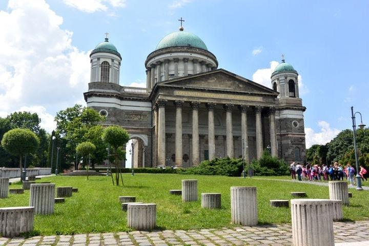 Budapest Danube Bend Private Tour Lunch and Cruise