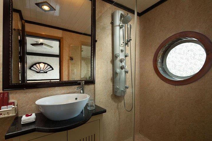 Halong Luxury Cruise - Including Pick up and Drop off