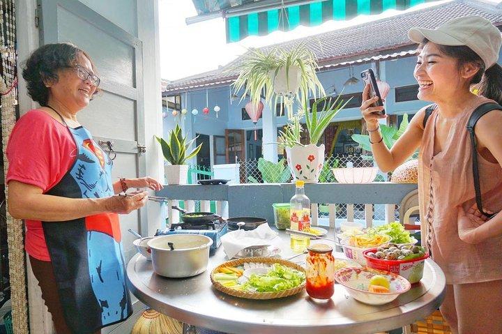 Evening Walking Food Tour, folk game and lantern boat