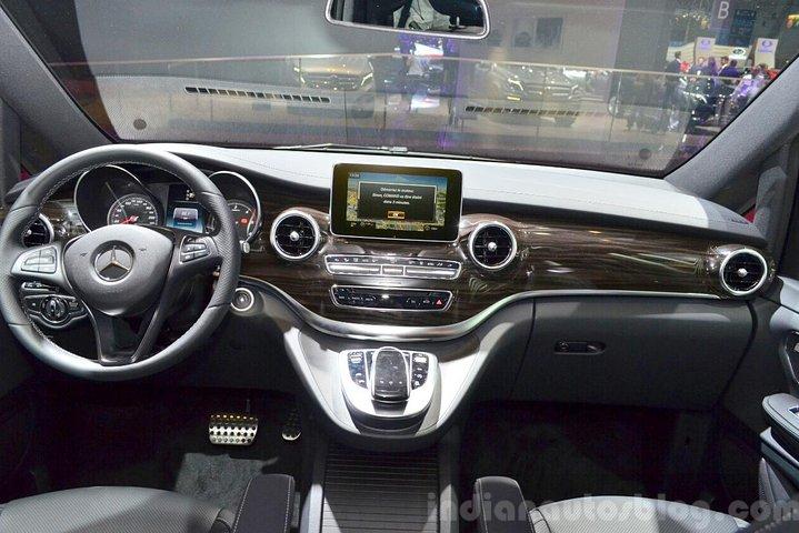 Private transfer from Paris Charles de Gaulle Airport to Paris