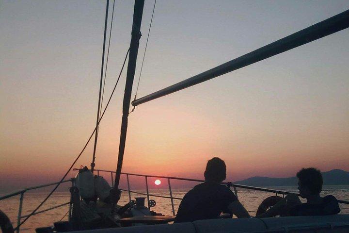 South Coast Premium Sail Cruise–Lunch, Drinks, Swim & Sunset