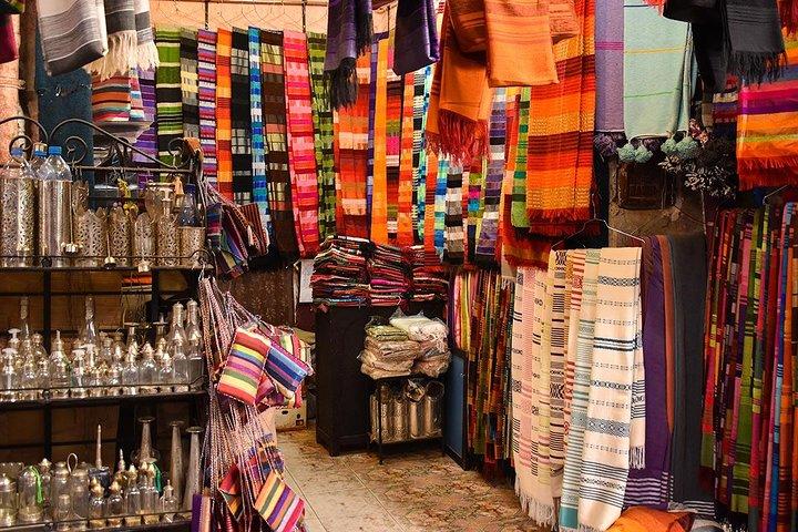 Safe shopping trip for high quality souvenirs