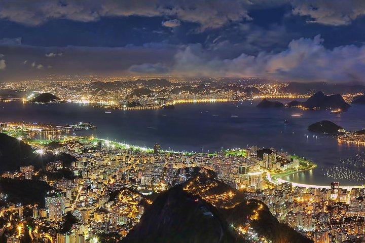 Morro Dois Irmãos Hike & Vidigal Favela Tour with Transfer