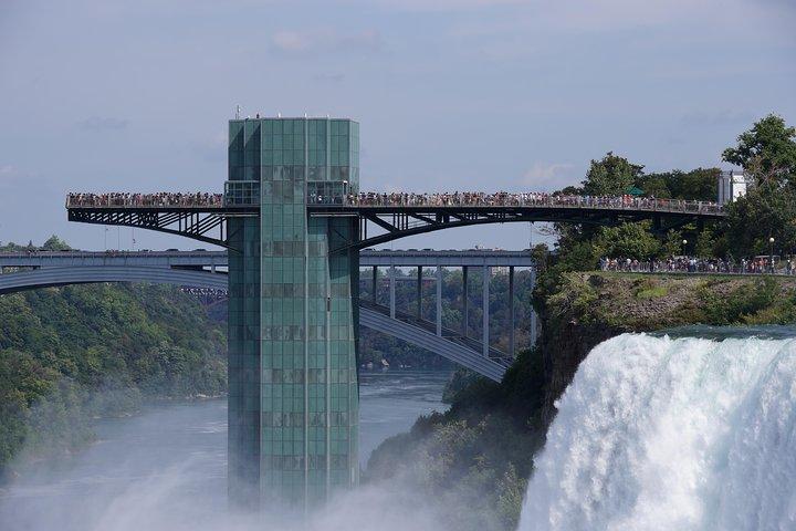 From Boston: Niagara Falls 2-Day Tour with Overnight Stay