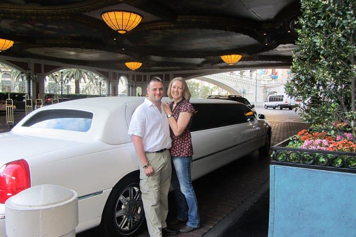 Private Las Vegas Airport to Hotel Luxury Limousine Transfer