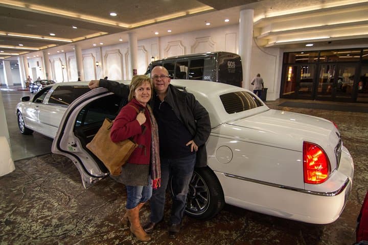 Private Las Vegas Airport to Hotel Luxury Limousine Transfer