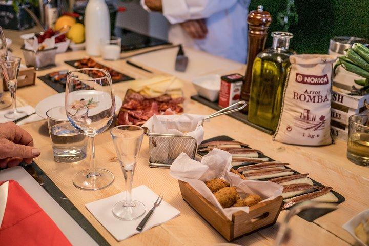 High-quality Paella Experience, Tapas & Tour for small groups