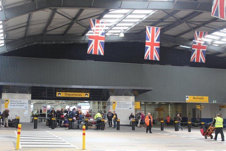 Arrival or Departure Private Transfer: Gatwick Airport to Southampton Cruise Port