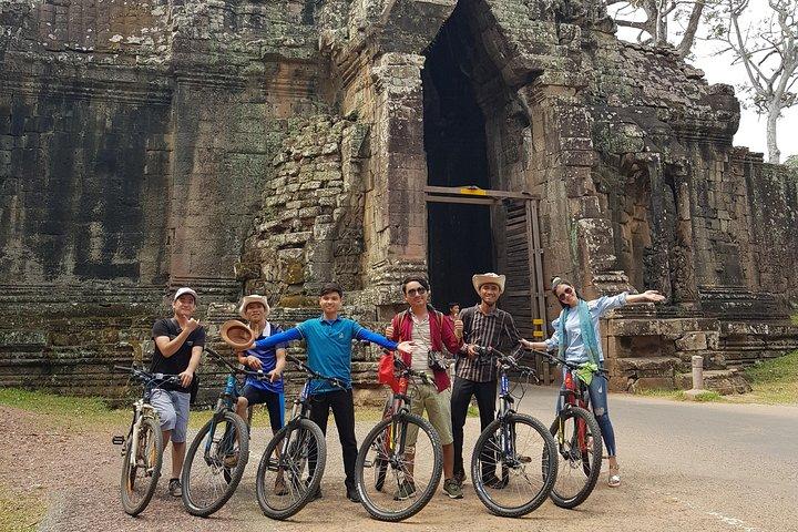 Exploring Angkor Wat Sunrise Experience