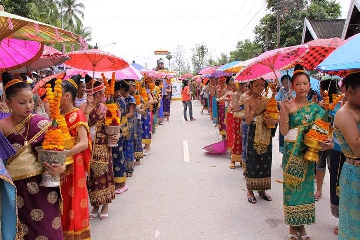 Small Group: Luang Prabang's Must-See Sights Including Mount Phousi