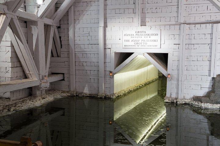 Auschwitz & Wieliczka ONE DAY Guided Tour +Private Transportation