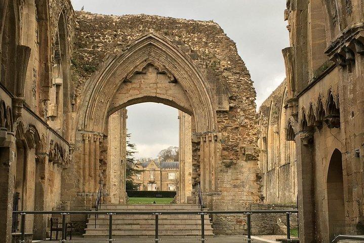 Small-Group Day Trip to Stonehenge, Glastonbury, and Avebury from London