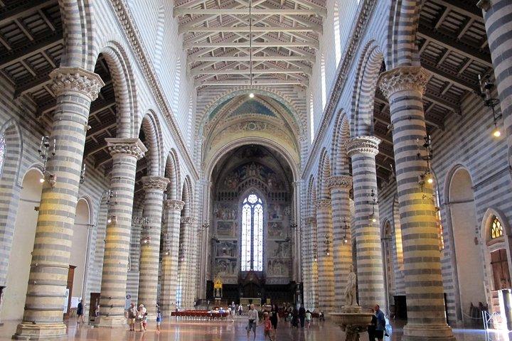 Private One way transfer from Rome to Florence with 2 hours stop in Orvieto