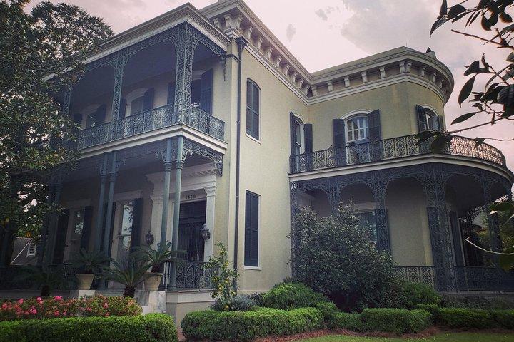 New Orleans Garden District History Walking Tour