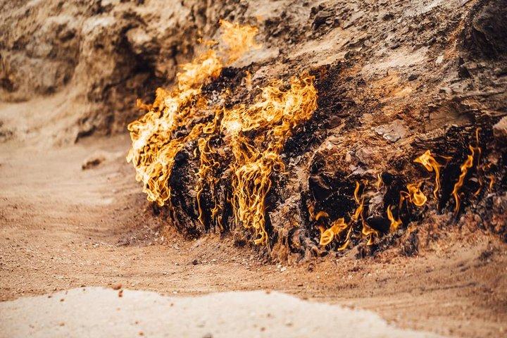All inclusive! Qobustan, Mud Vulcano, Ateshgah & Yanardag Fire Mountain Tour