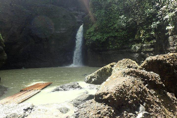 Amazing Pagsanjan Falls with Authentic filipino lunch Plus Transfers frm manila*