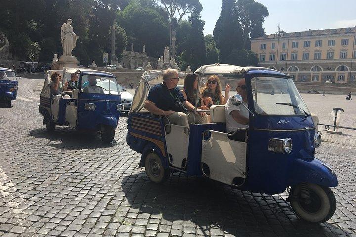 Discover the famous seven hills of Rome with the calessino bee